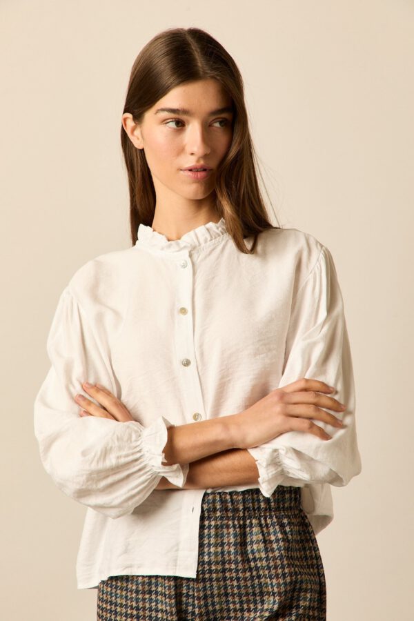 Blusa cuello mao volantes blanca - Image 3