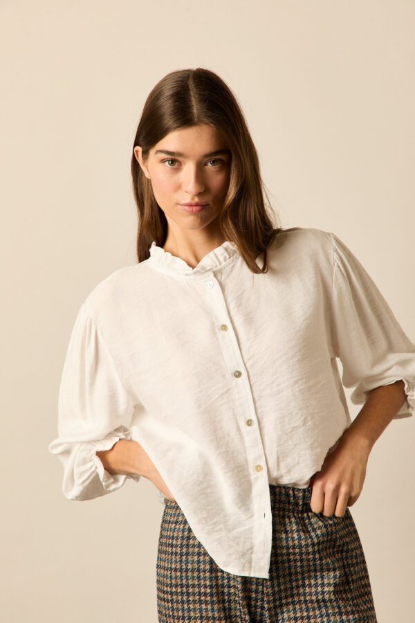 Blusa cuello mao volantes blanca - Image 2
