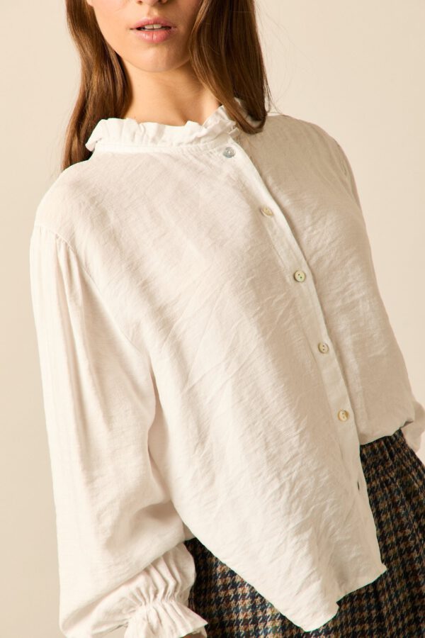 Blusa cuello mao volantes blanca - Image 5