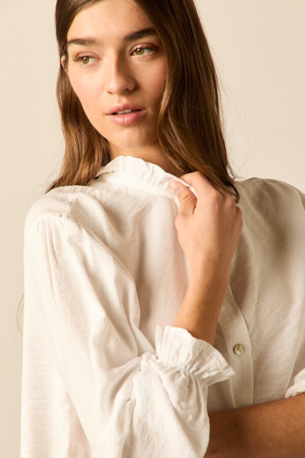 Blusa cuello mao volantes blanca - Image 4