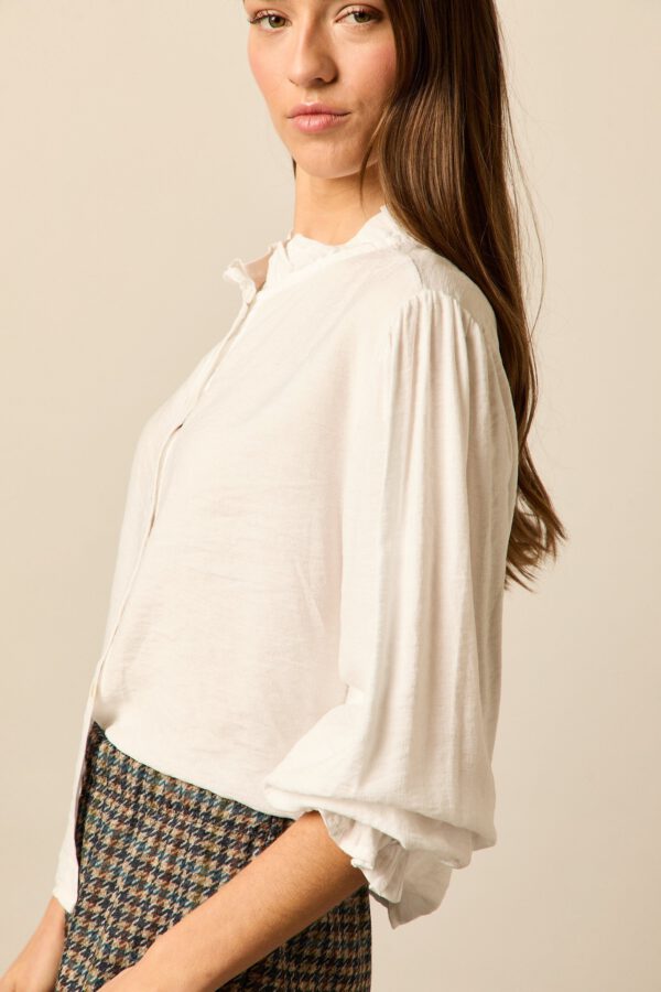 Blusa cuello mao volantes blanca - Image 6
