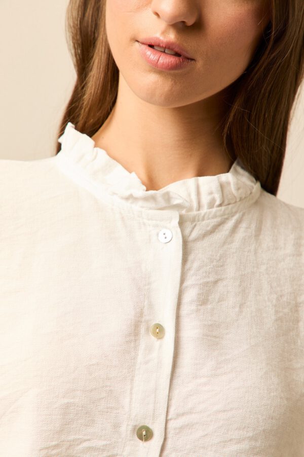 Blusa cuello mao volantes blanca - Image 7