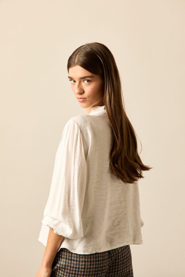 Blusa cuello mao volantes blanca - Image 8