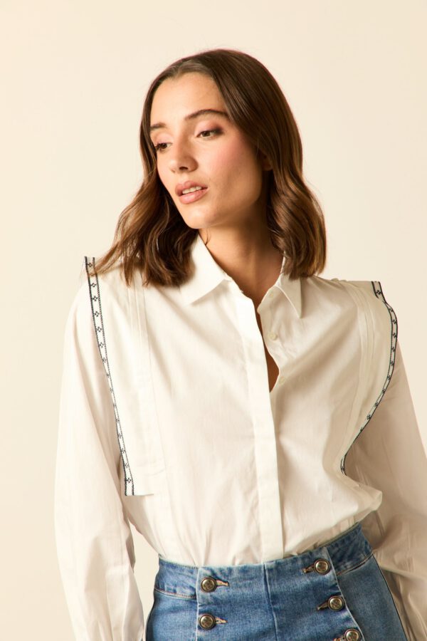 Camisa detalles bordados blanca - Image 4