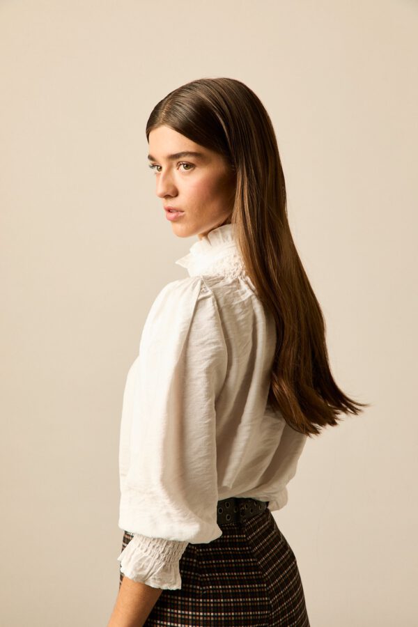 Blusa cuello volantes blanca - Image 7