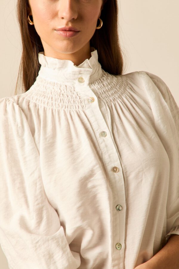 Blusa cuello volantes blanca - Image 6