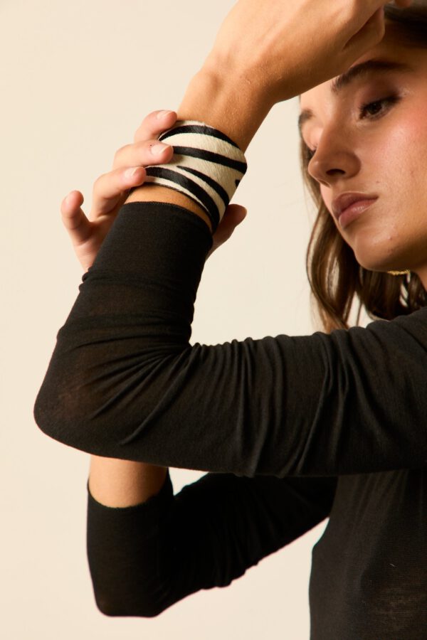 Brazalete étnico de piel print cebra - Image 3