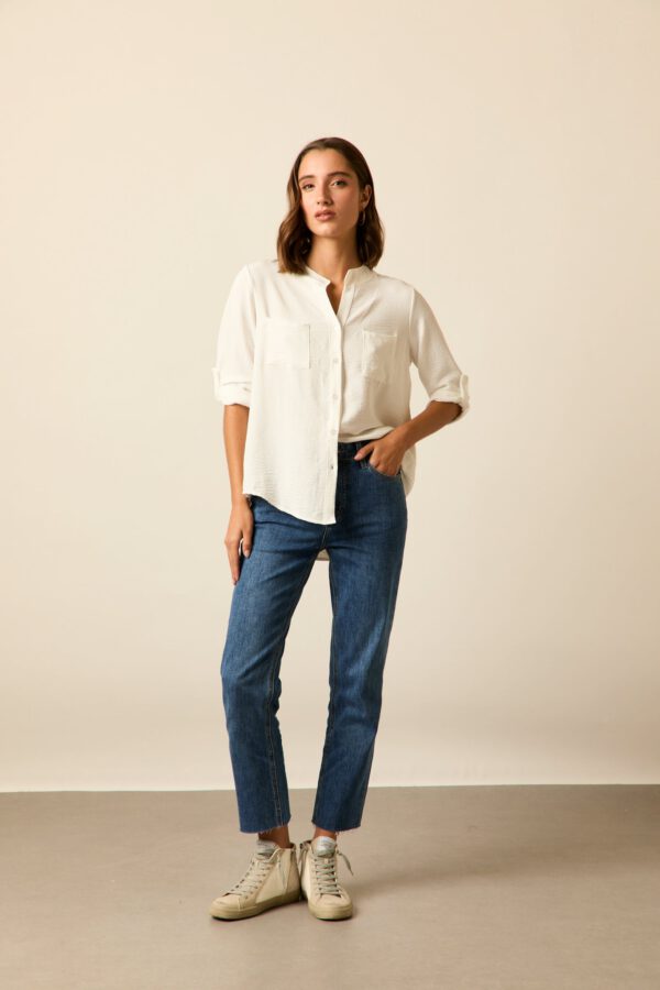Camisa dos bolsillos blanca - Image 2