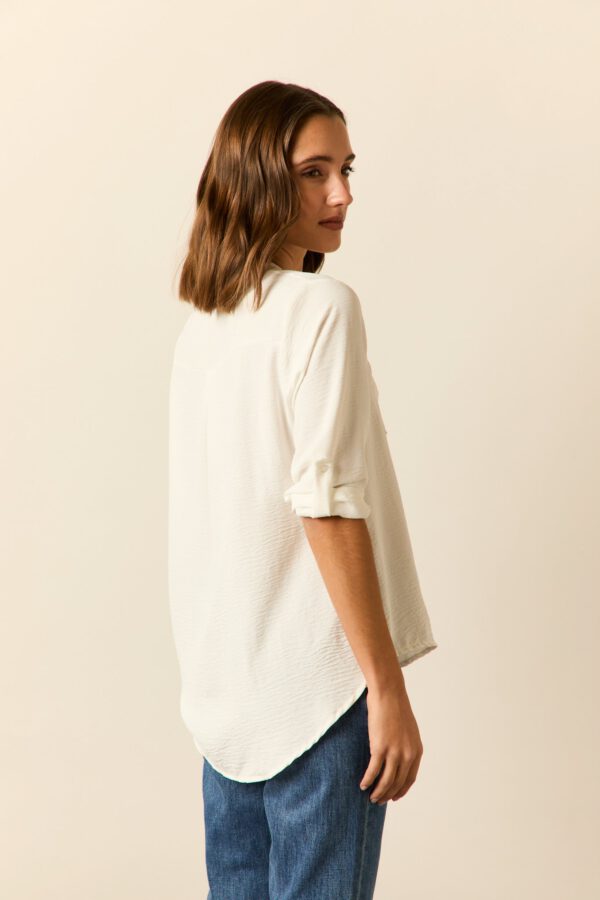 Camisa dos bolsillos blanca - Image 6