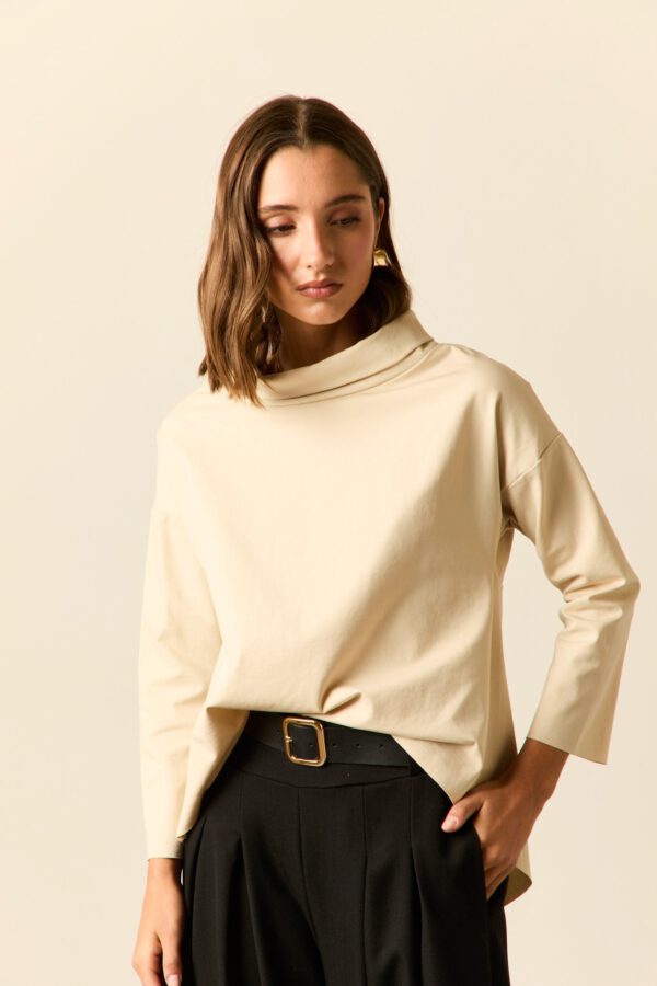 Camiseta asimétrica beige - Image 3