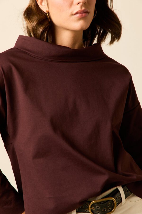 Camiseta asimétrica granate oscuro - Image 3