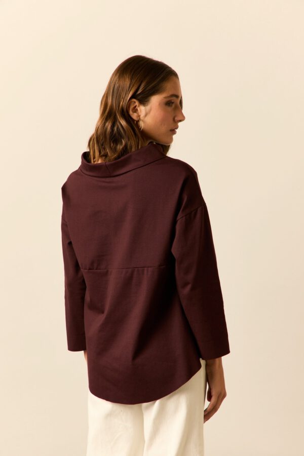 Camiseta asimétrica granate oscuro - Image 6