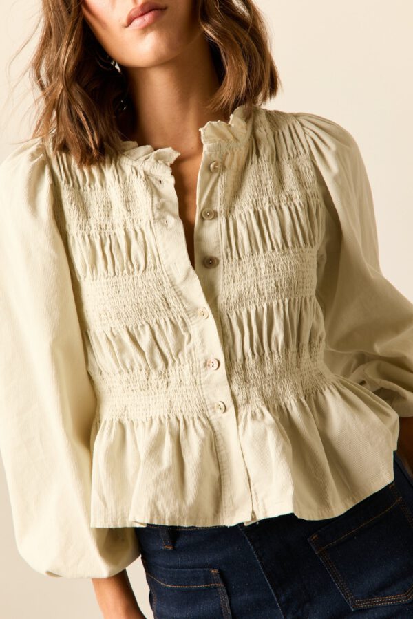 Blusa micropana fruncida beige - Image 4