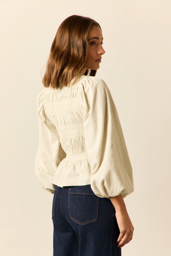 Blusa micropana fruncida beige - Image 7